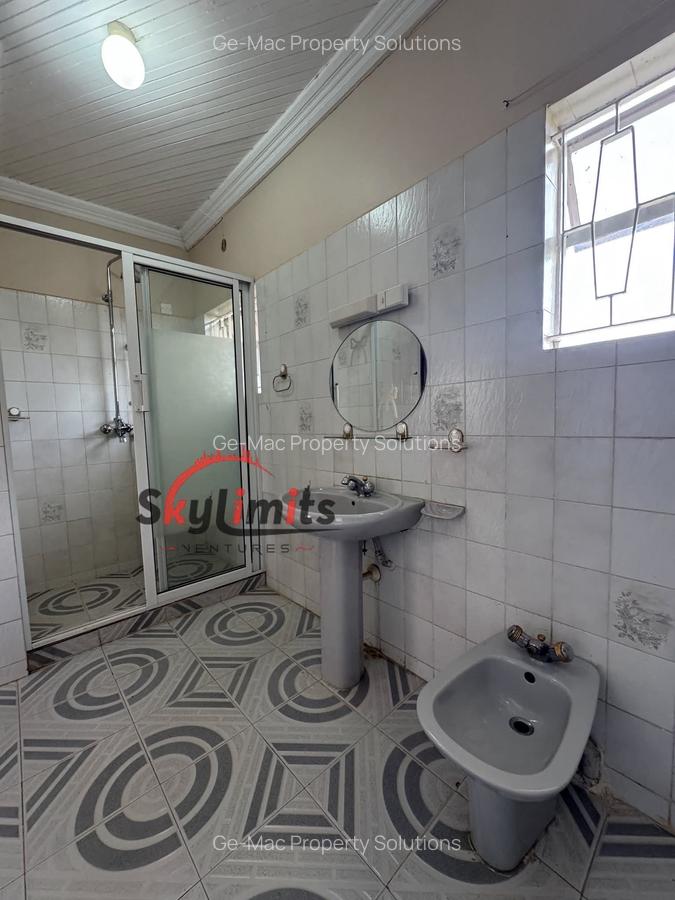 5 Bed House with En Suite in Runda - 7