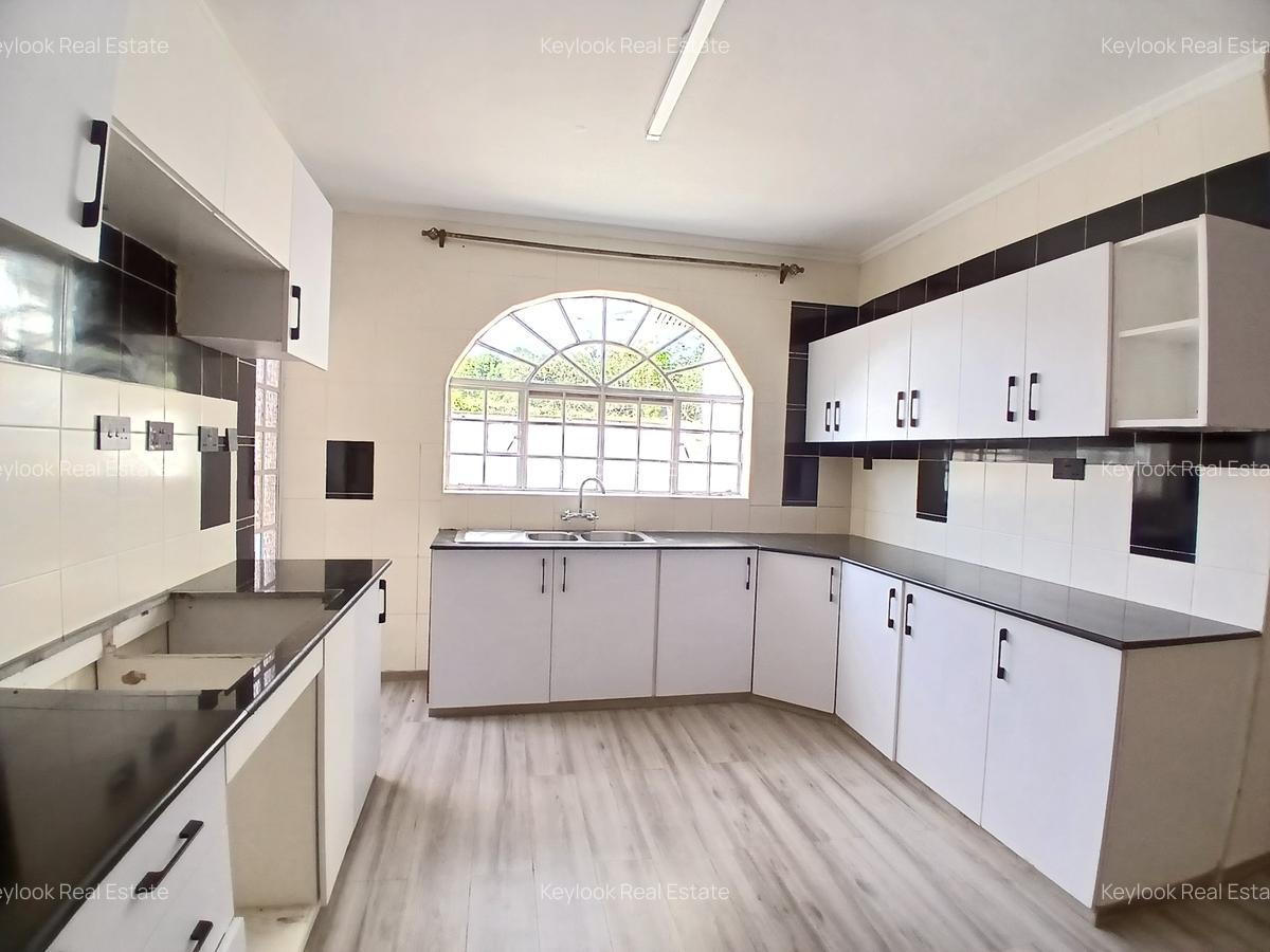 4 Bed Townhouse with En Suite in Lavington - 18