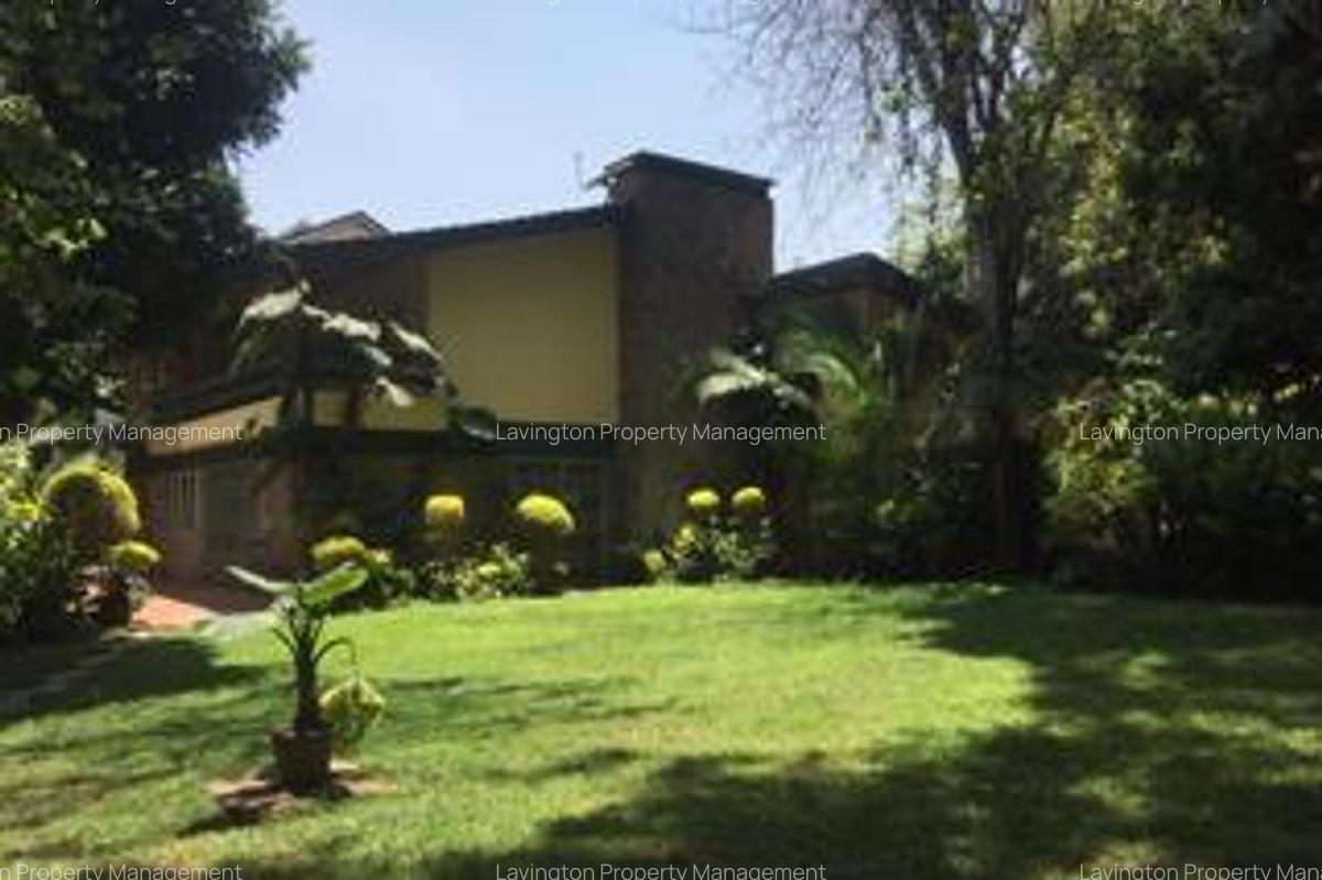 4 Bed House with En Suite at Lavington Green - 1