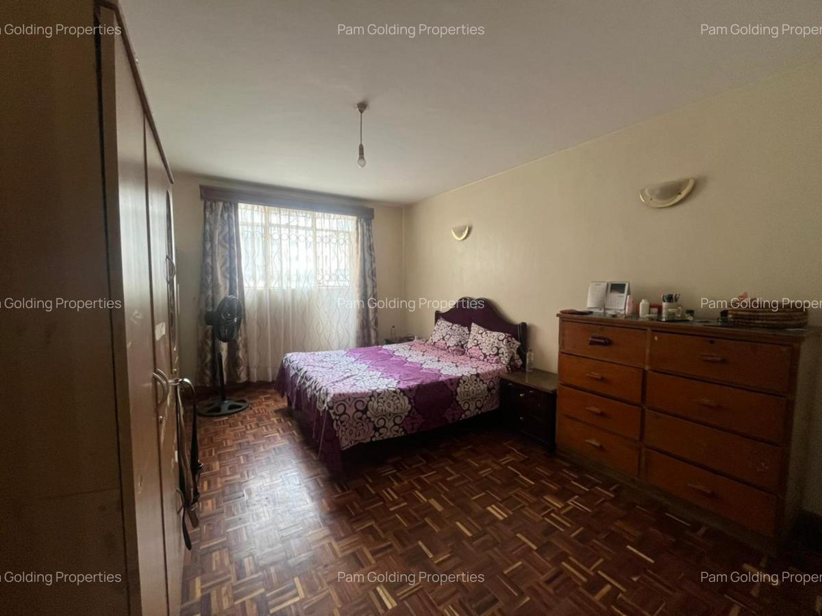 3 Bed Apartment with En Suite at Cresent Close - 2