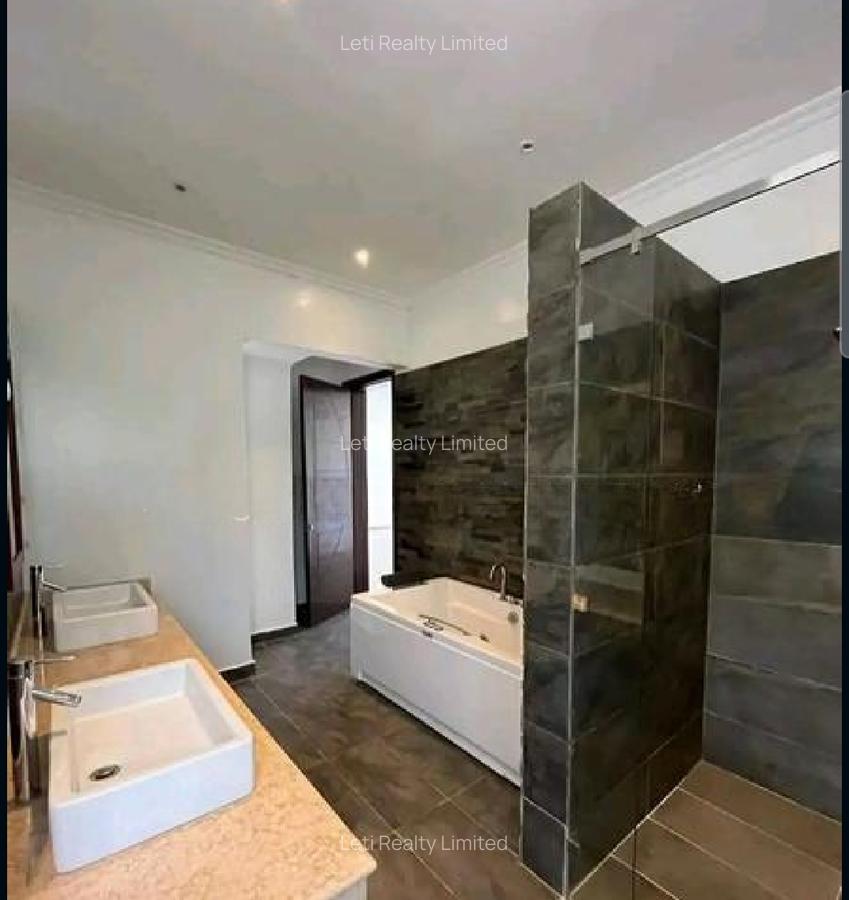 4 Bed Townhouse with En Suite in Lavington - 7