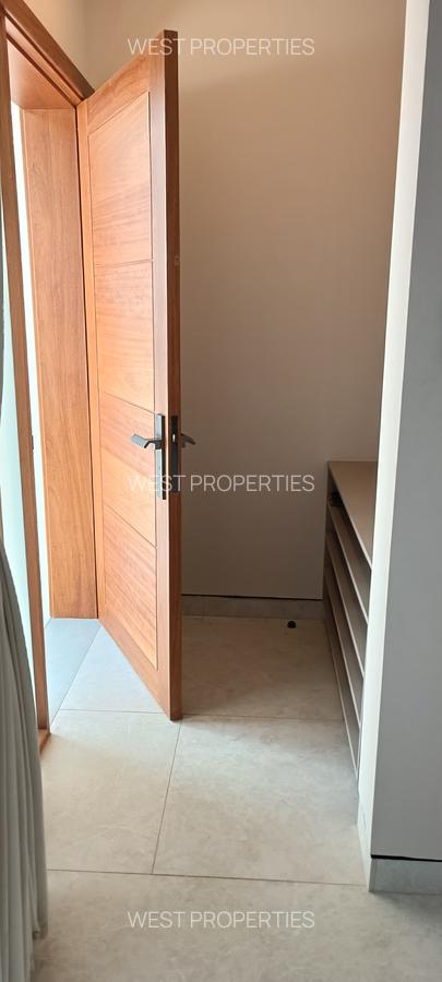 5 Bed Townhouse with En Suite at Langata - 3