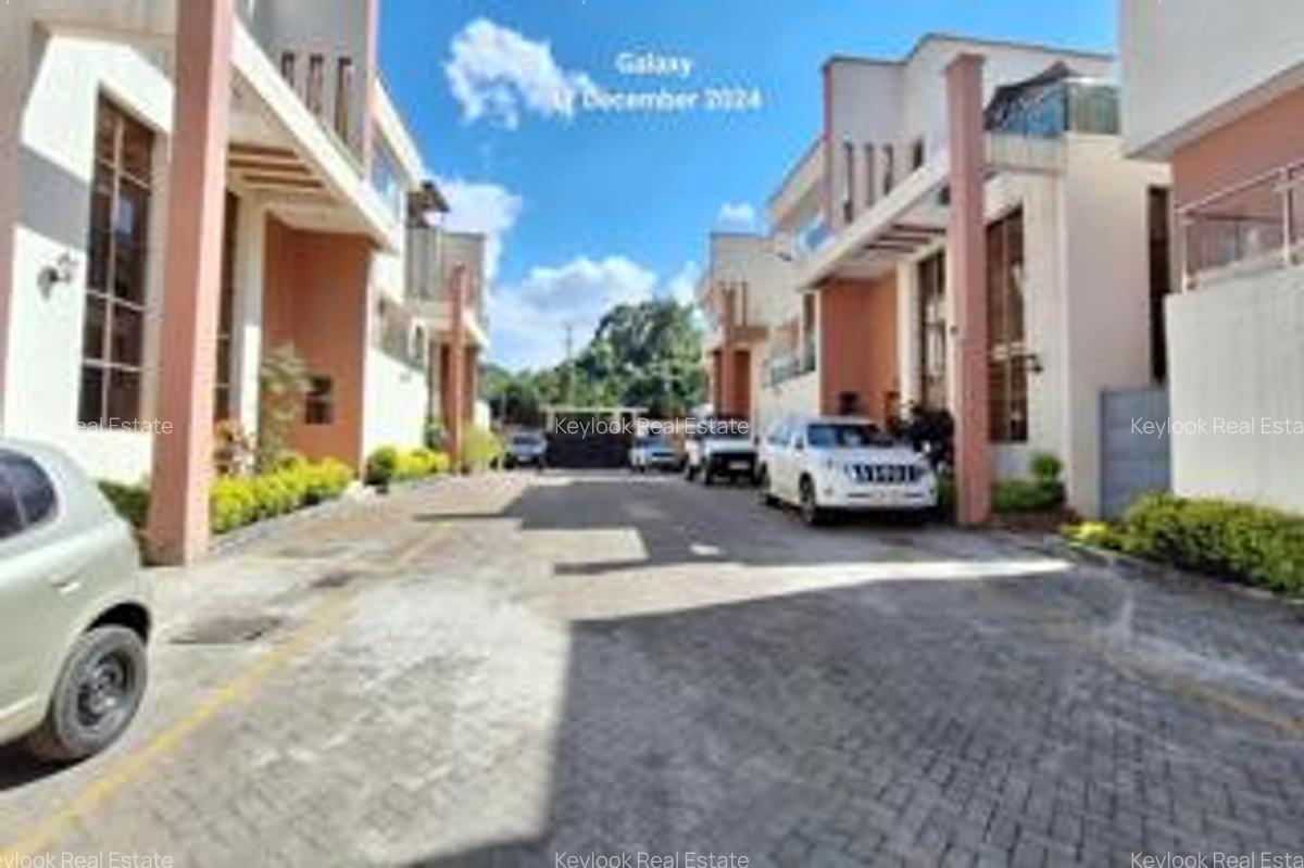 5 Bed Townhouse with En Suite at Lavington - 2