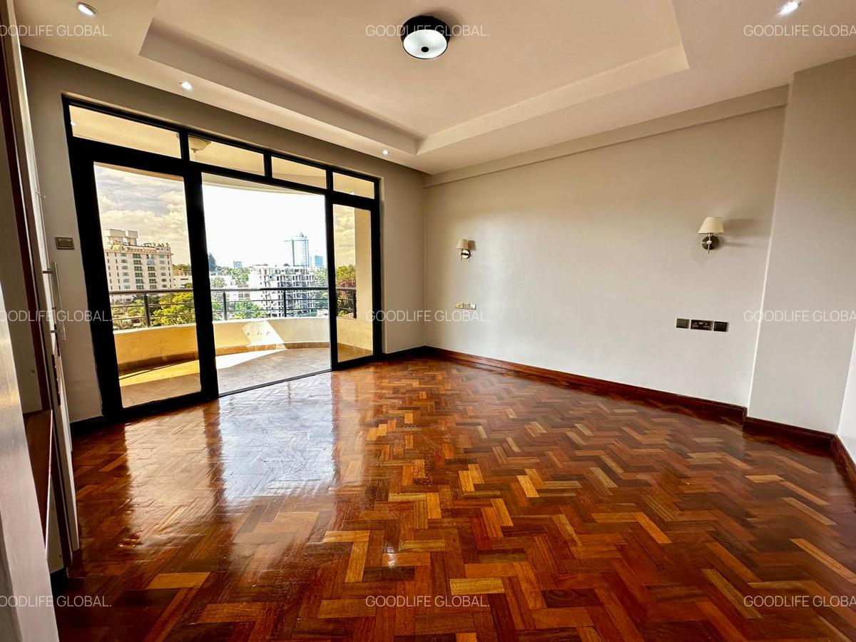 3 Bed Apartment with En Suite at Riverside - 11