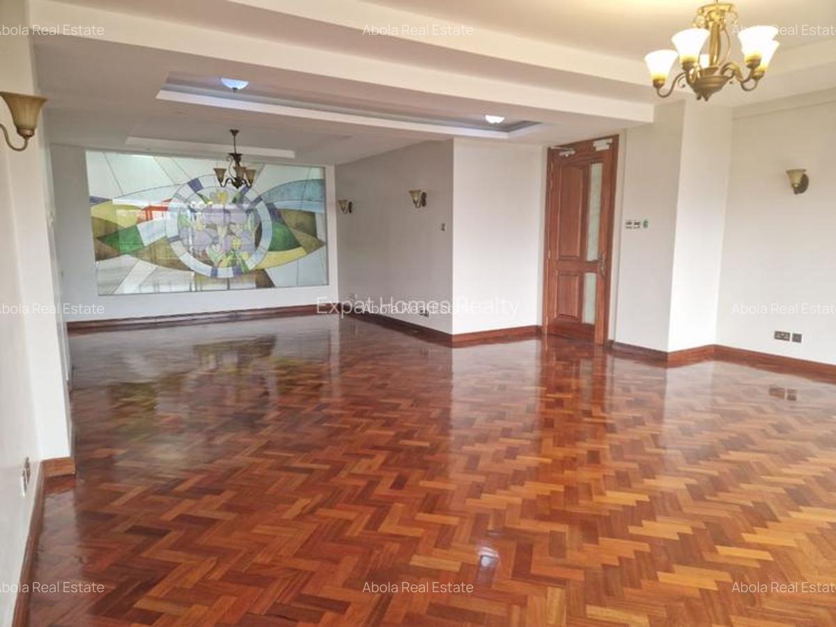 4 Bed Apartment with En Suite in Riverside - 14