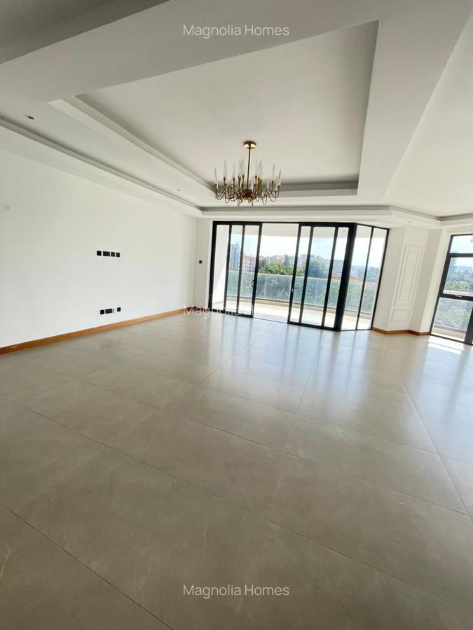 4 Bed Apartment in Riverside - 11