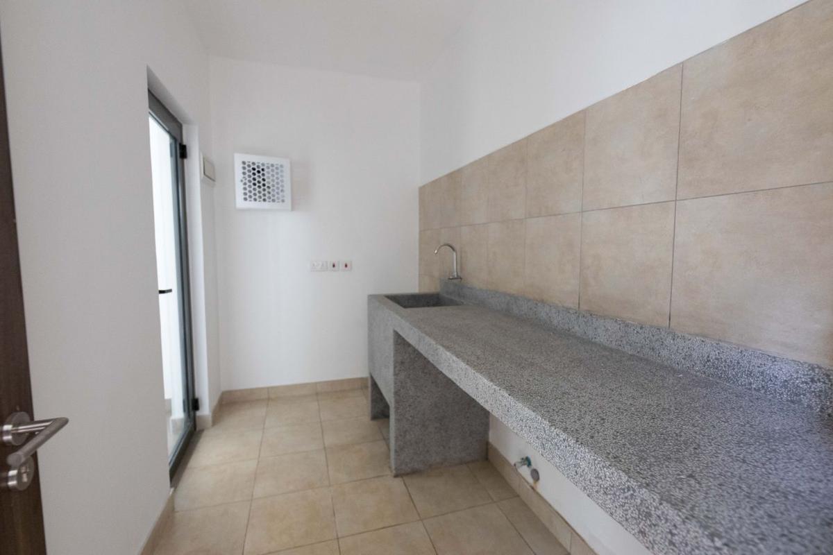 4 Bed House with En Suite at Two Rivers - 13