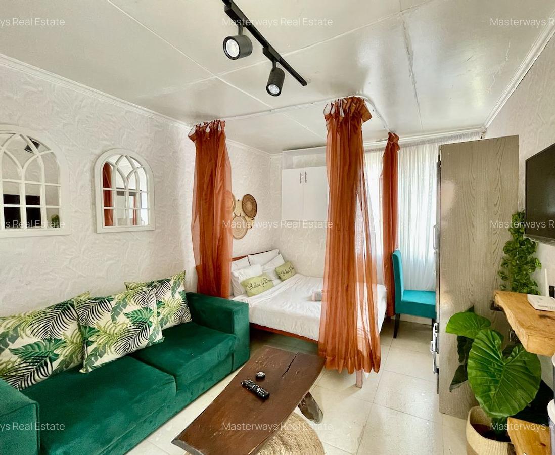 Serviced Studio Apartment with En Suite at School Lane - 1