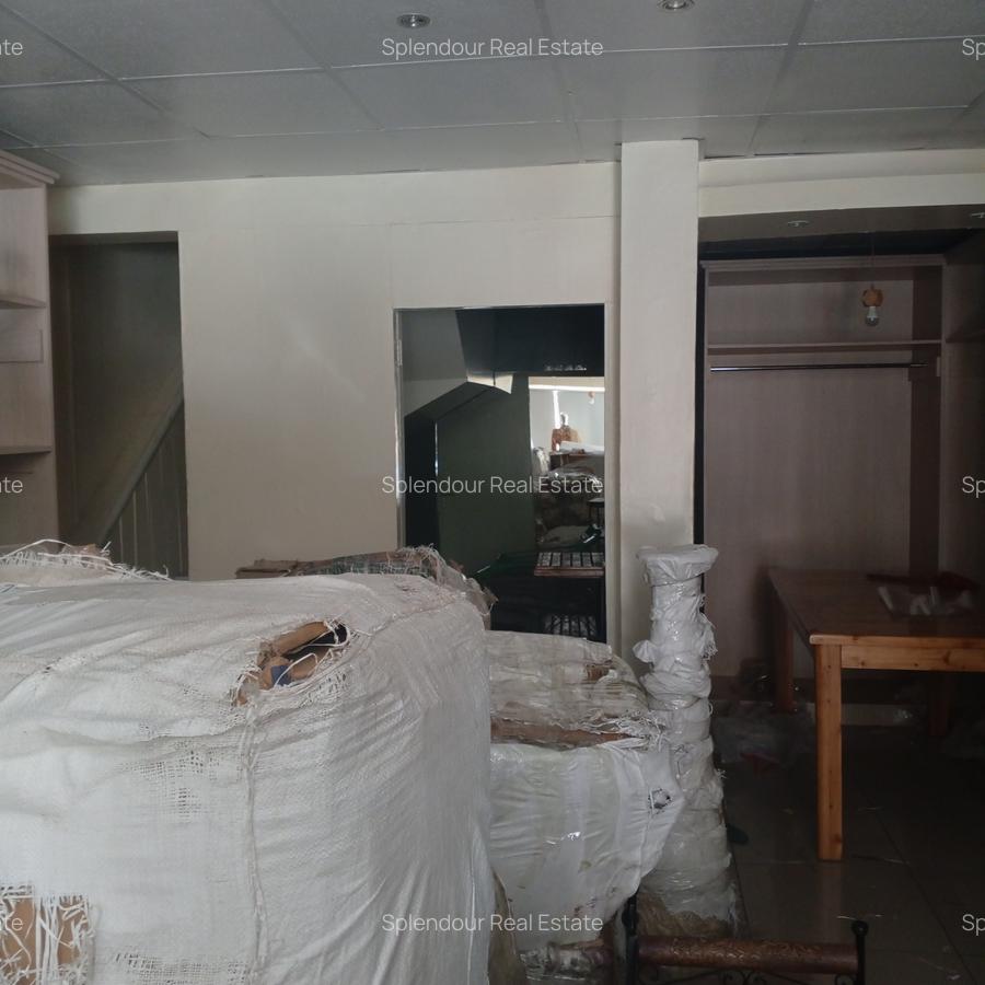 1,200 ft² Commercial Property with Service Charge Included in Parklands - 7