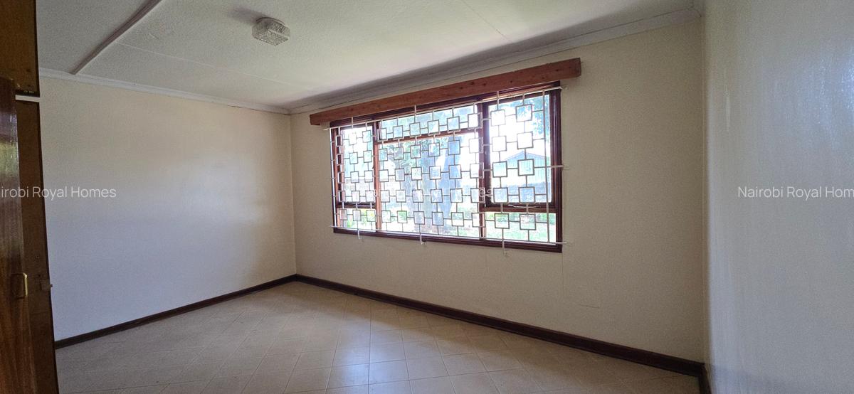 5 Bed Townhouse with En Suite at Lavington Road - 13