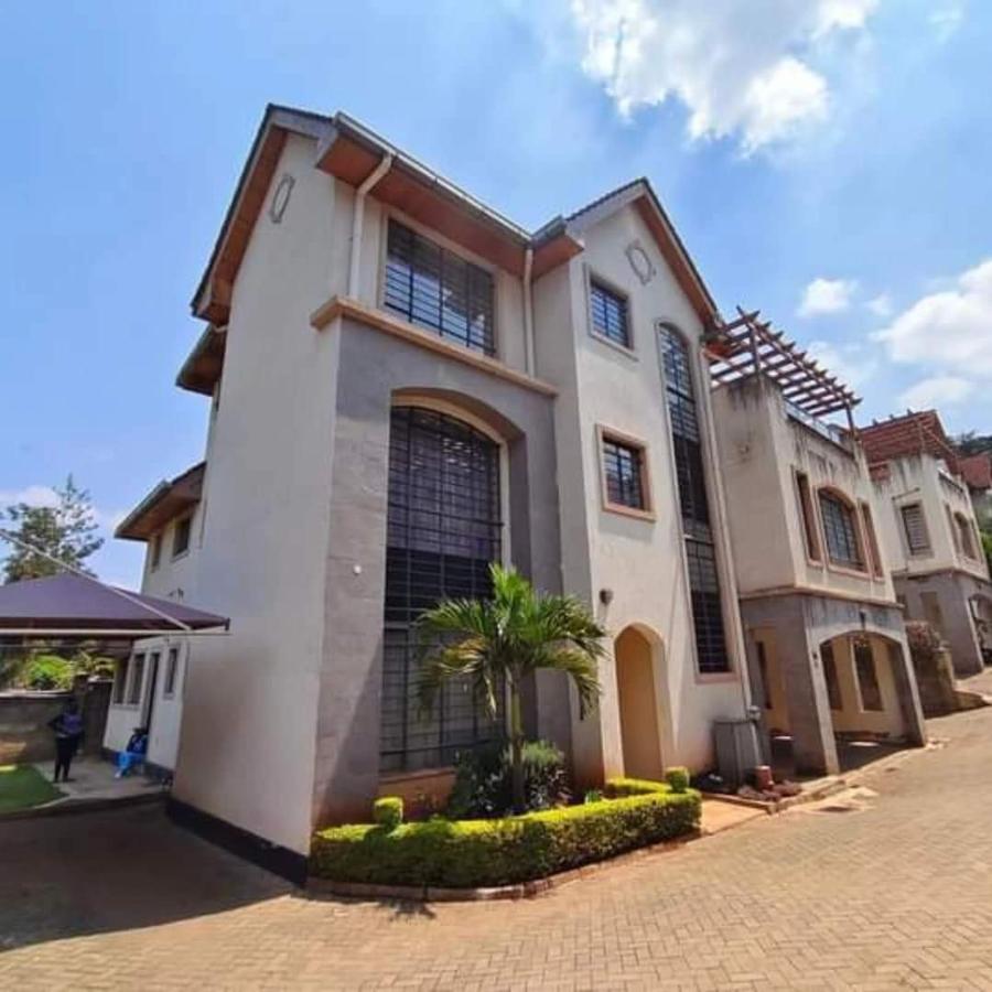 5 Bed Townhouse with En Suite at Lavington - 1