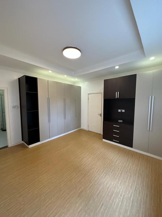 2 Bed Apartment with En Suite in Lavington - 5