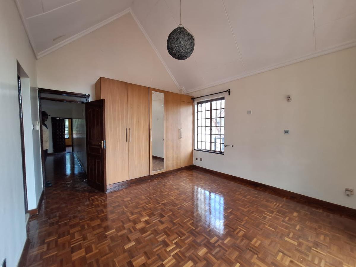 5 Bed Townhouse with En Suite in Lavington - 14