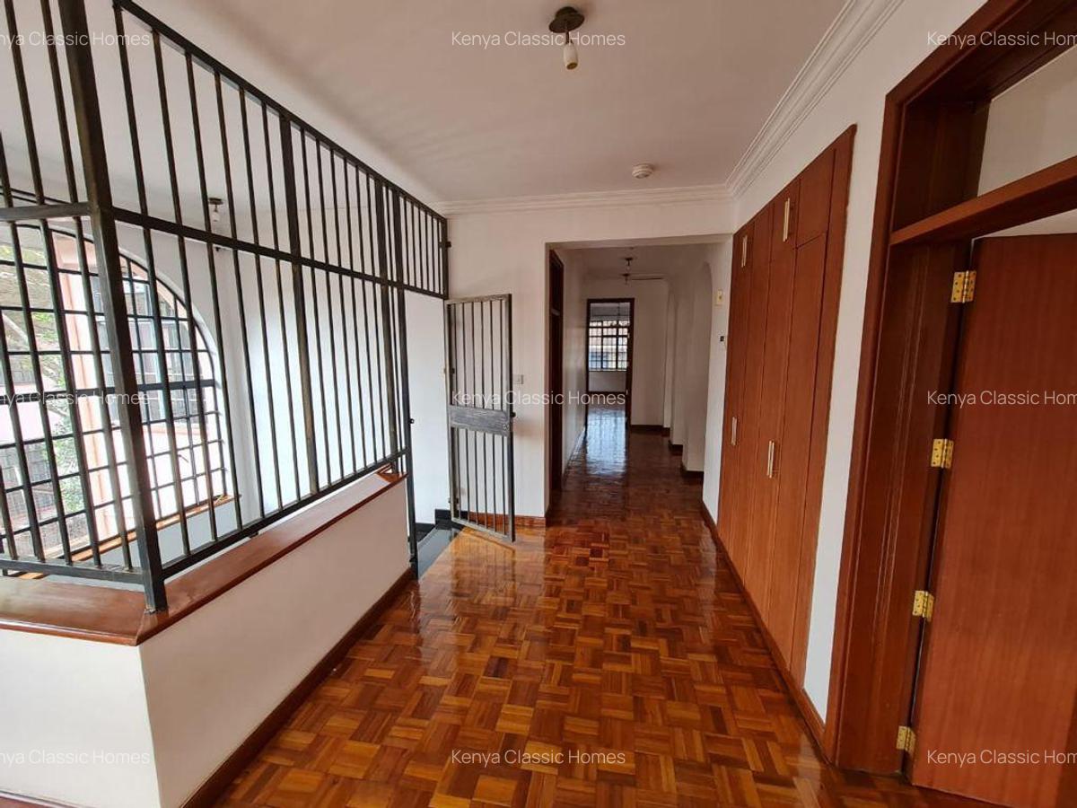 4 Bed Townhouse with En Suite at Lavington - 10