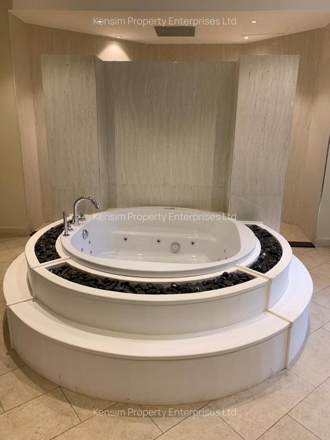 5 Bed House with En Suite in Runda - 18