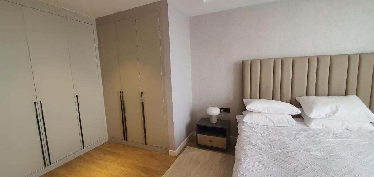 Serviced 2 Bed Apartment with En Suite at Brookside - 17