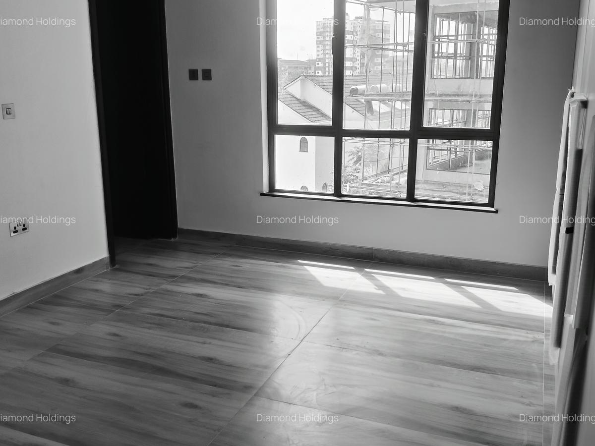 2 Bed Apartment with En Suite in Brookside - 11