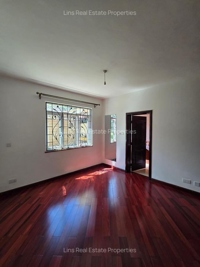 5 Bed Townhouse with En Suite in Lavington - 12