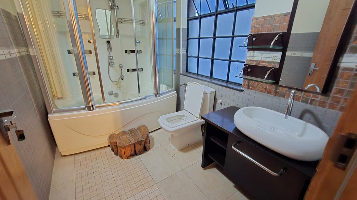 4 Bed Townhouse with En Suite in Lavington - 18