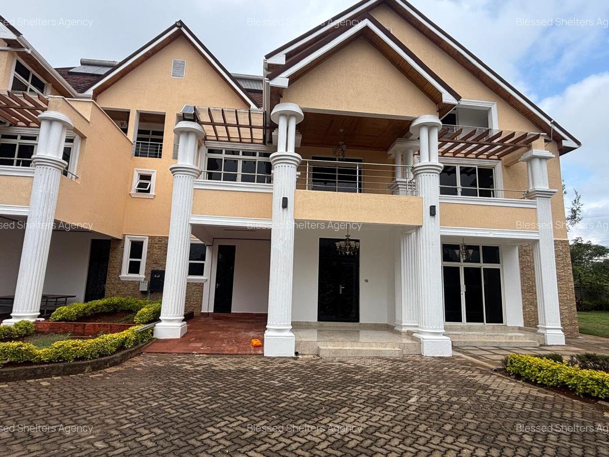 5 Bed Townhouse with En Suite in Ridgeways - 16