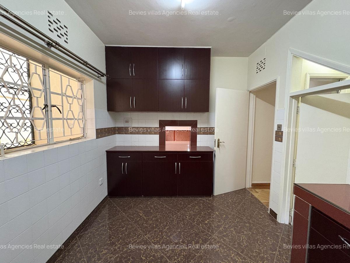 5 Bed Townhouse with En Suite at Riverside Drive - 11