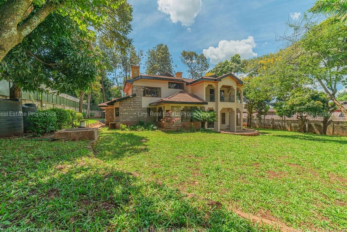 5 Bed House with En Suite in Runda - 1