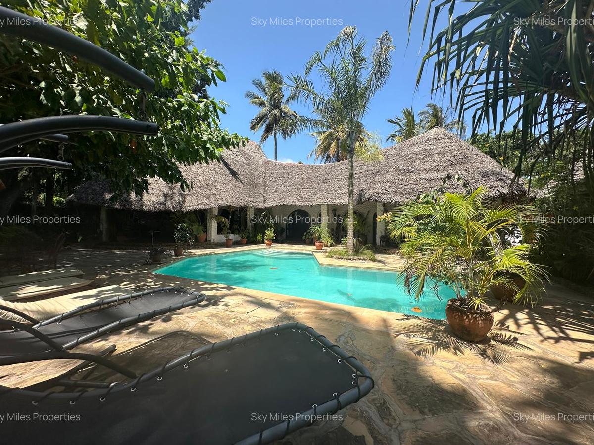 3 Bed Villa with En Suite at La-Marina - 1