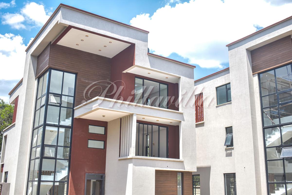 5 Bed Townhouse with En Suite in Lavington - 2