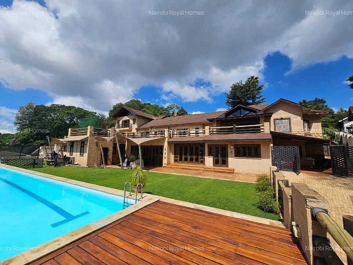 9 Bed House with En Suite at Lavington Green - 7