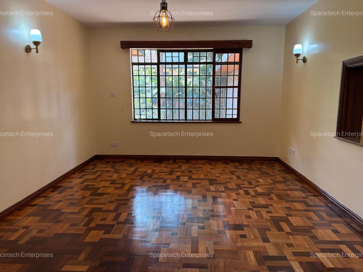 5 Bed House with En Suite in Nyari - 13