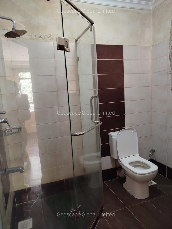 6 Bed House with En Suite in Runda - 10