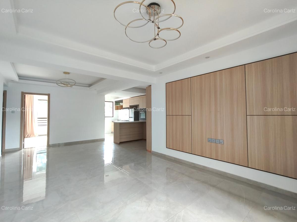 4 Bed Apartment with En Suite at Riverside Drive - 18