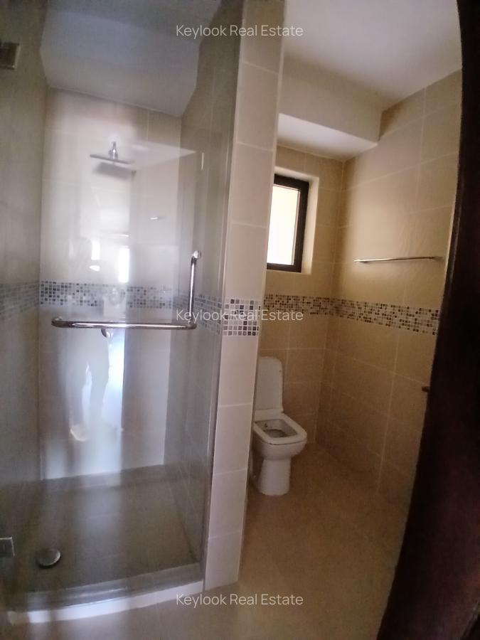 4 Bed Apartment with En Suite at Lavington Green - 10