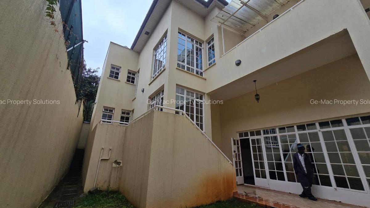 4 Bed Villa with En Suite in Kyuna - 5
