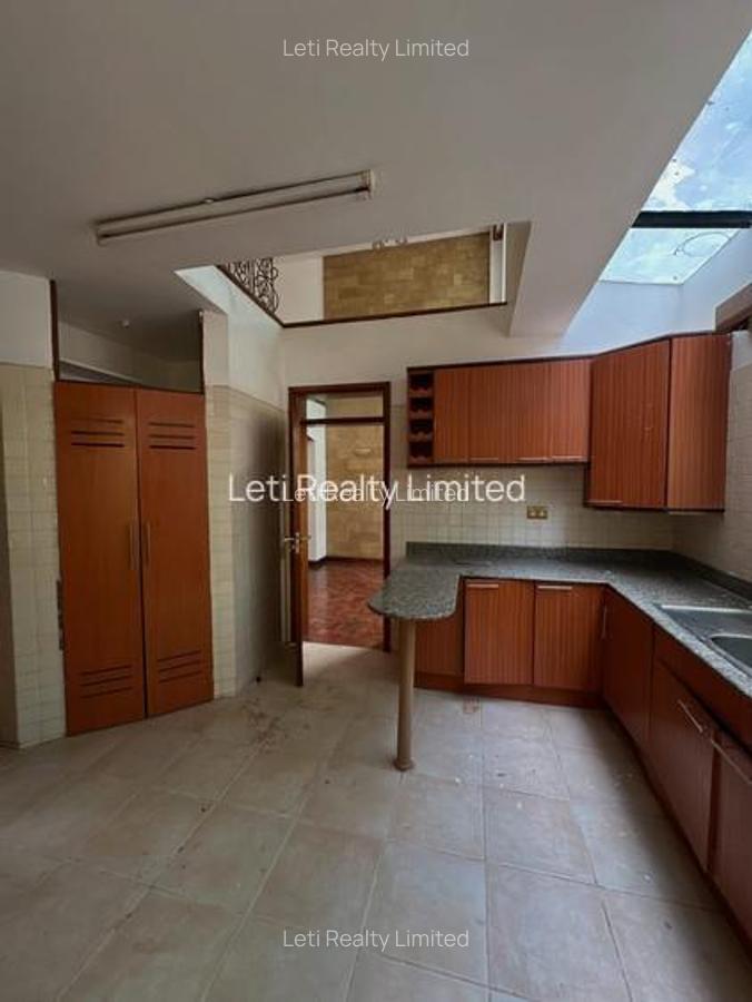 4 Bed Townhouse with En Suite in Kileleshwa - 4