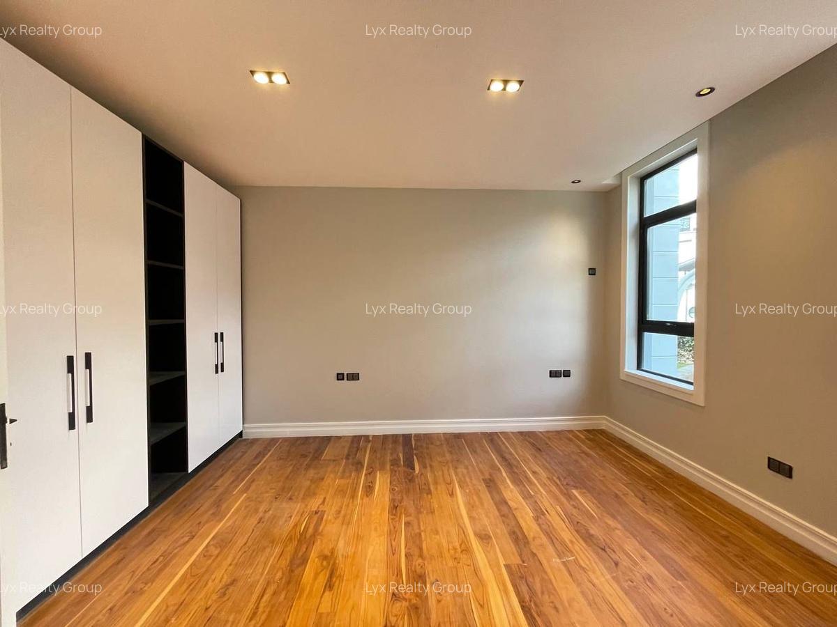 5 Bed Villa with En Suite in Loresho - 11