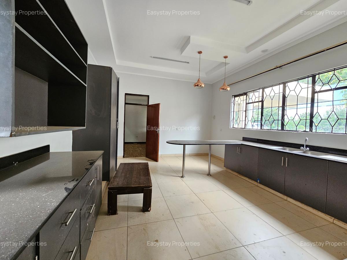 Commercial Property with Parking in Gigiri - 4