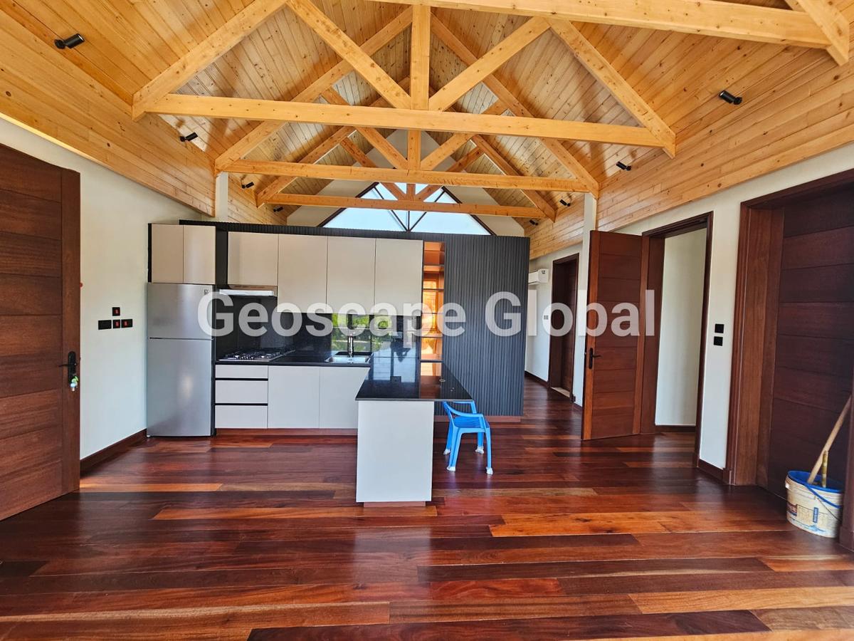 5 Bed House with En Suite in Runda - 8