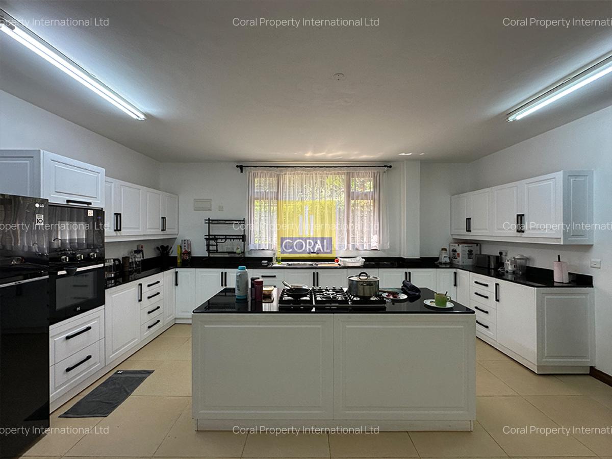 4 Bed Apartment in Riverside - 6