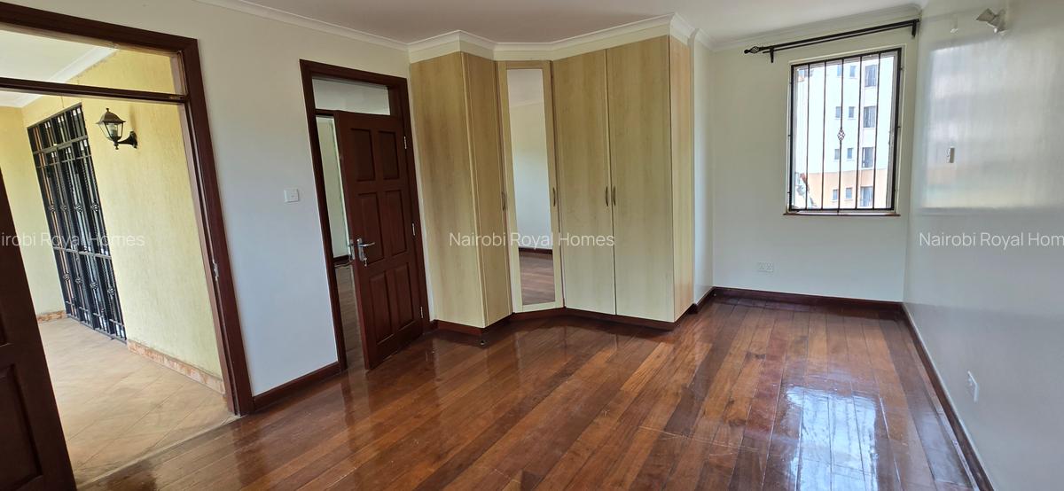 5 Bed Townhouse with En Suite at Brookside Drive - 4