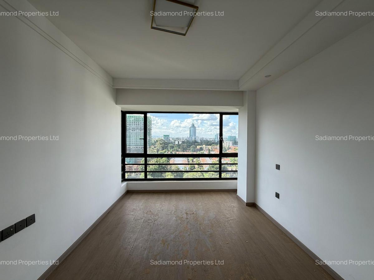 3 Bed Apartment with En Suite in Riverside - 5