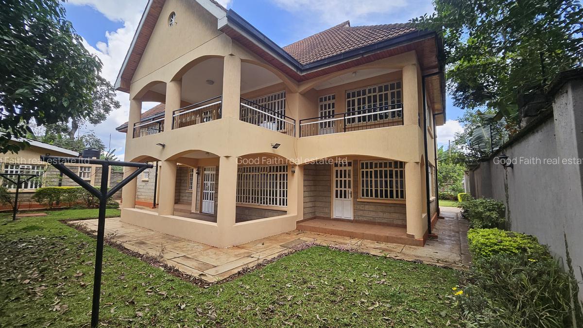 4 Bed House with En Suite in Rosslyn - 4