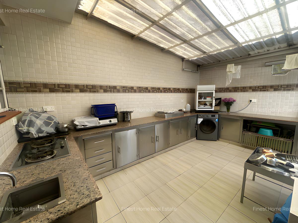 5 Bed Townhouse with En Suite in Riverside - 9