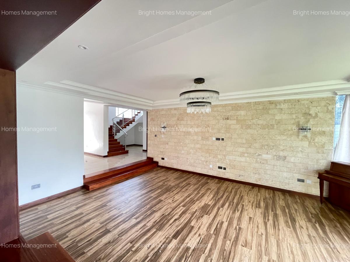 5 Bed Townhouse with En Suite in Lavington - 7