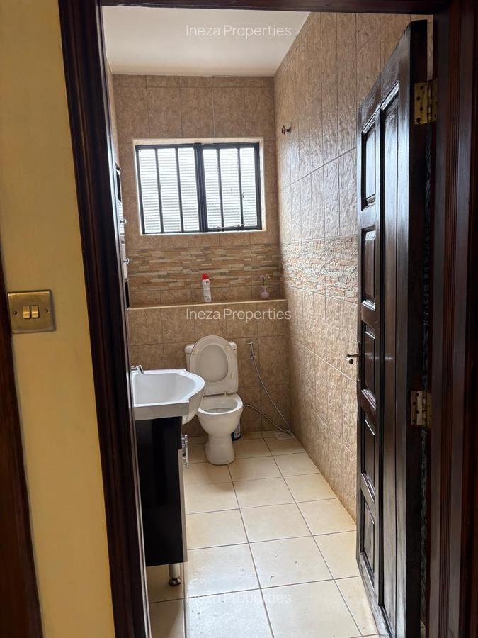 5 Bed Apartment with Garden in Nyari - 9