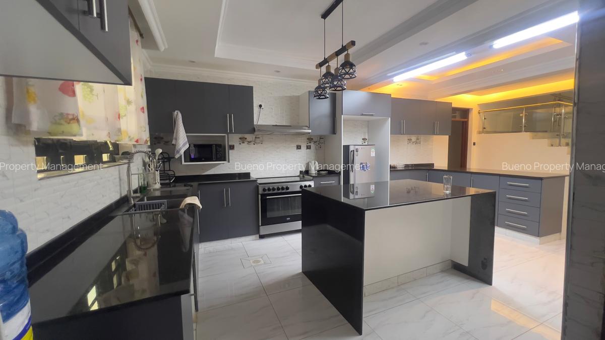 5 Bed House with En Suite at Croton Ridge - 12