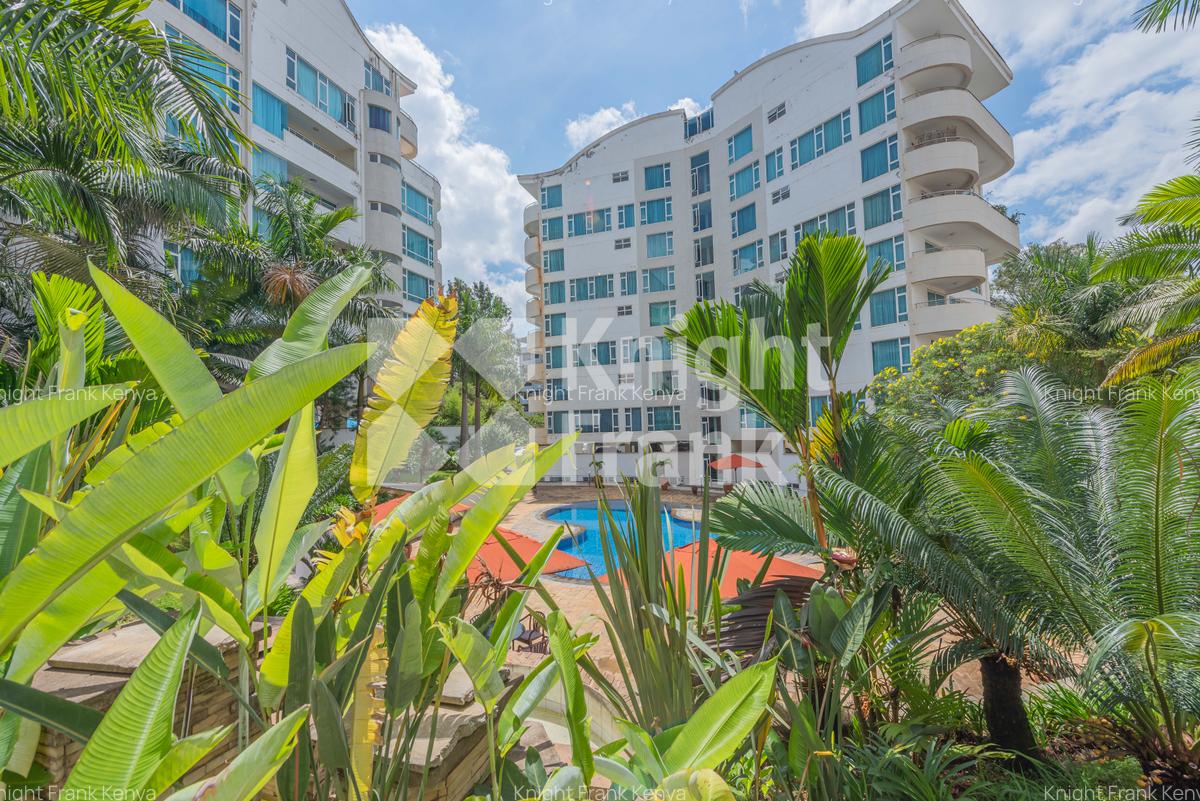 3 Bed Apartment with En Suite at One Riverside Drive - 1