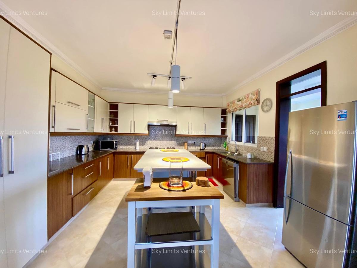 Furnished 3 Bed Apartment with En Suite at Brookside Drive - 10