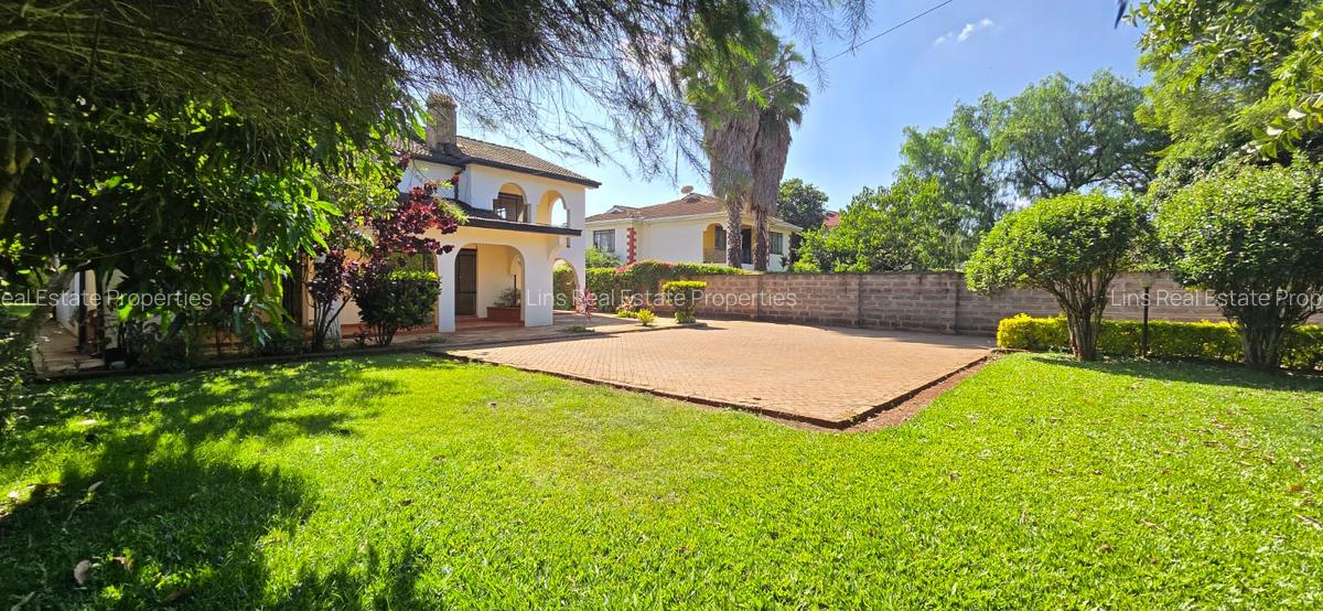 4 Bed House with En Suite in Mountain View - 1