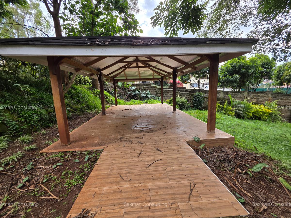 4 Bed House with En Suite in Lavington - 7